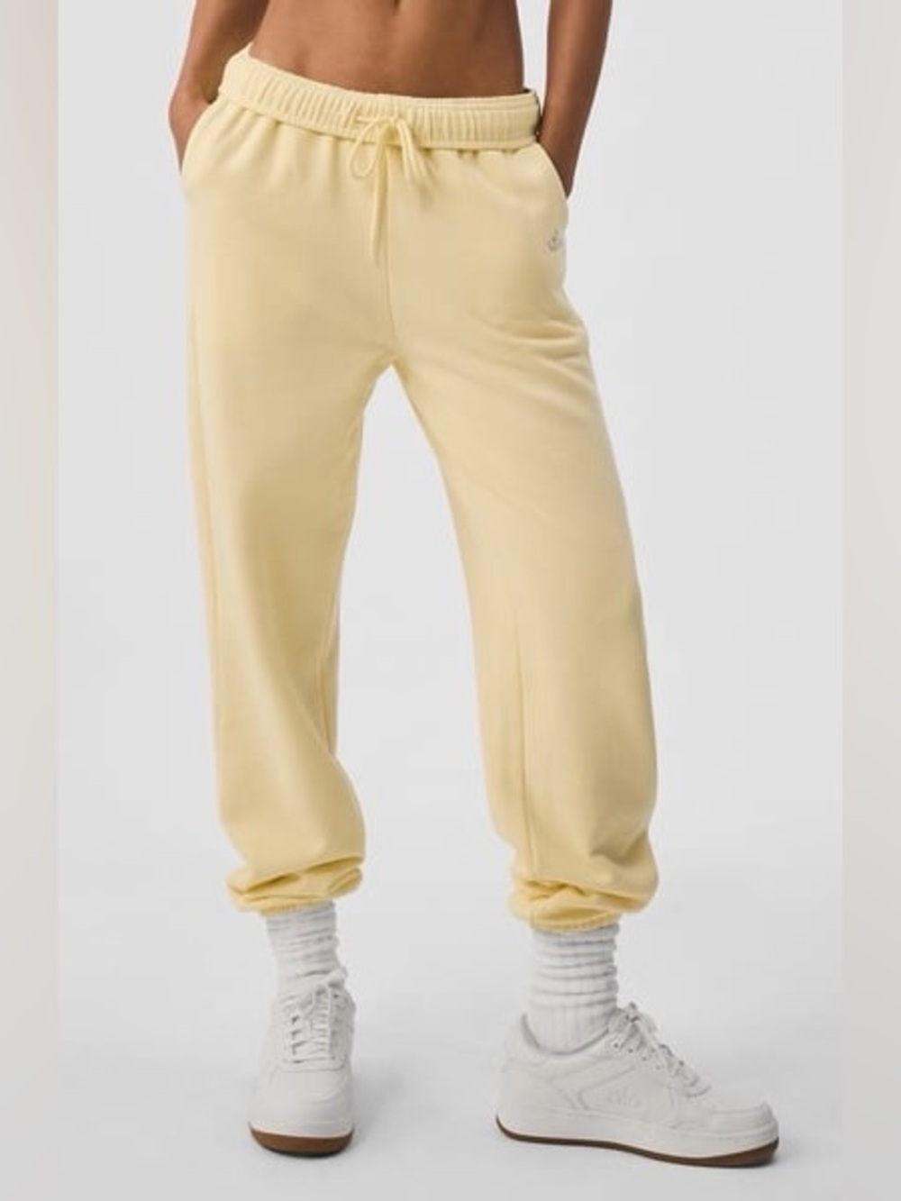 Alo Yoga NWT Accolade Sweatpants in Lemon Ice Size Large